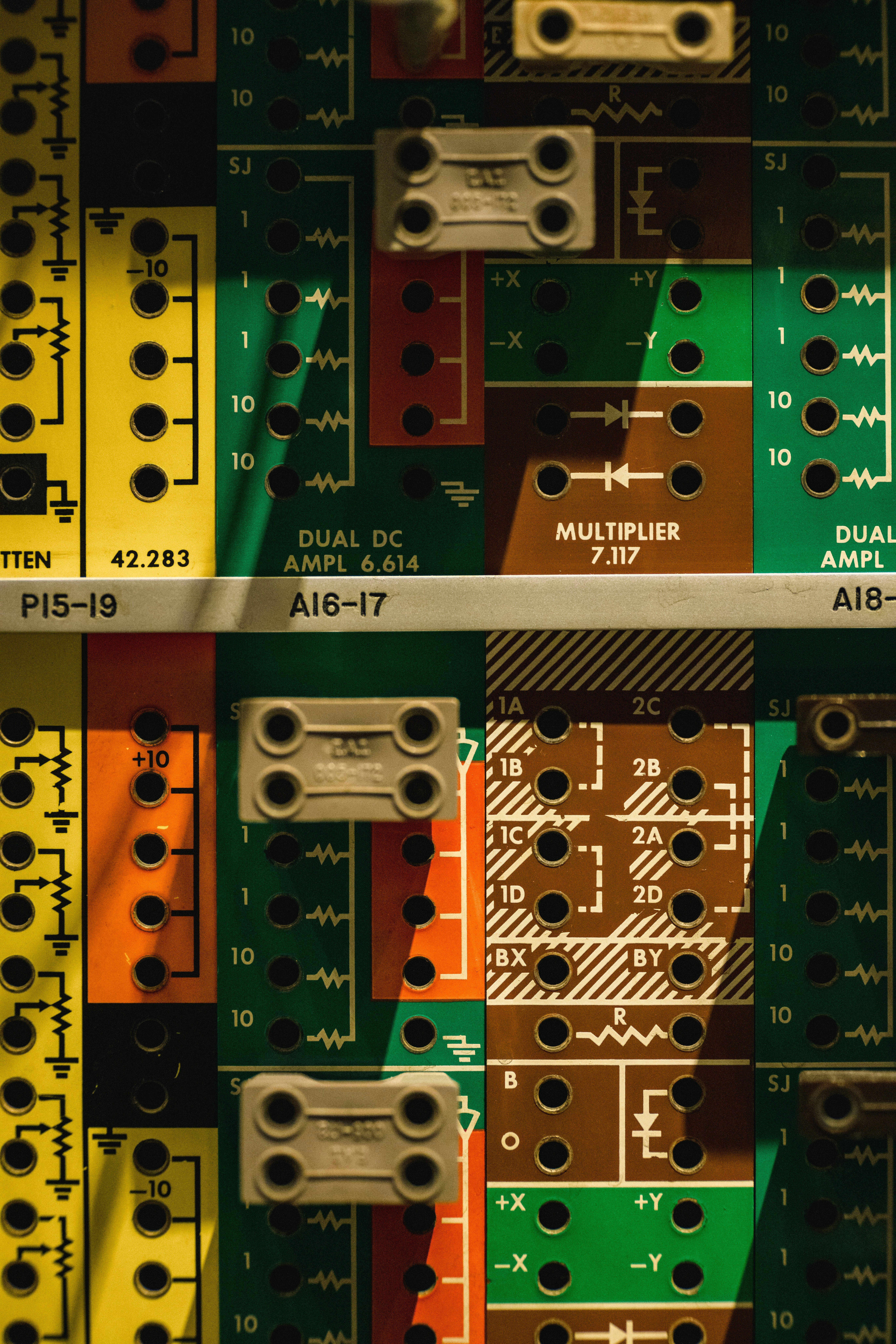 Illustration showing AC and DC contactors with labeled differences