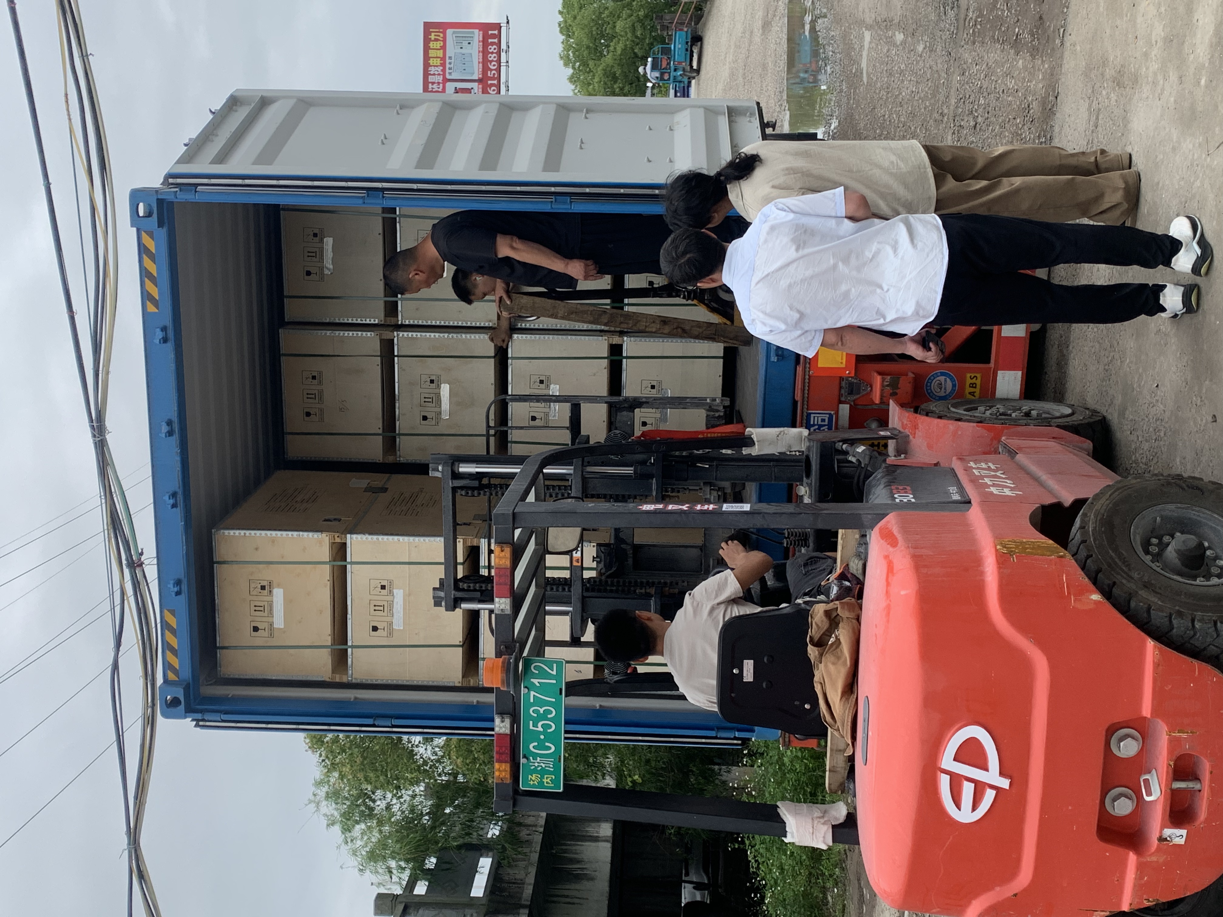 Container loading photo 3