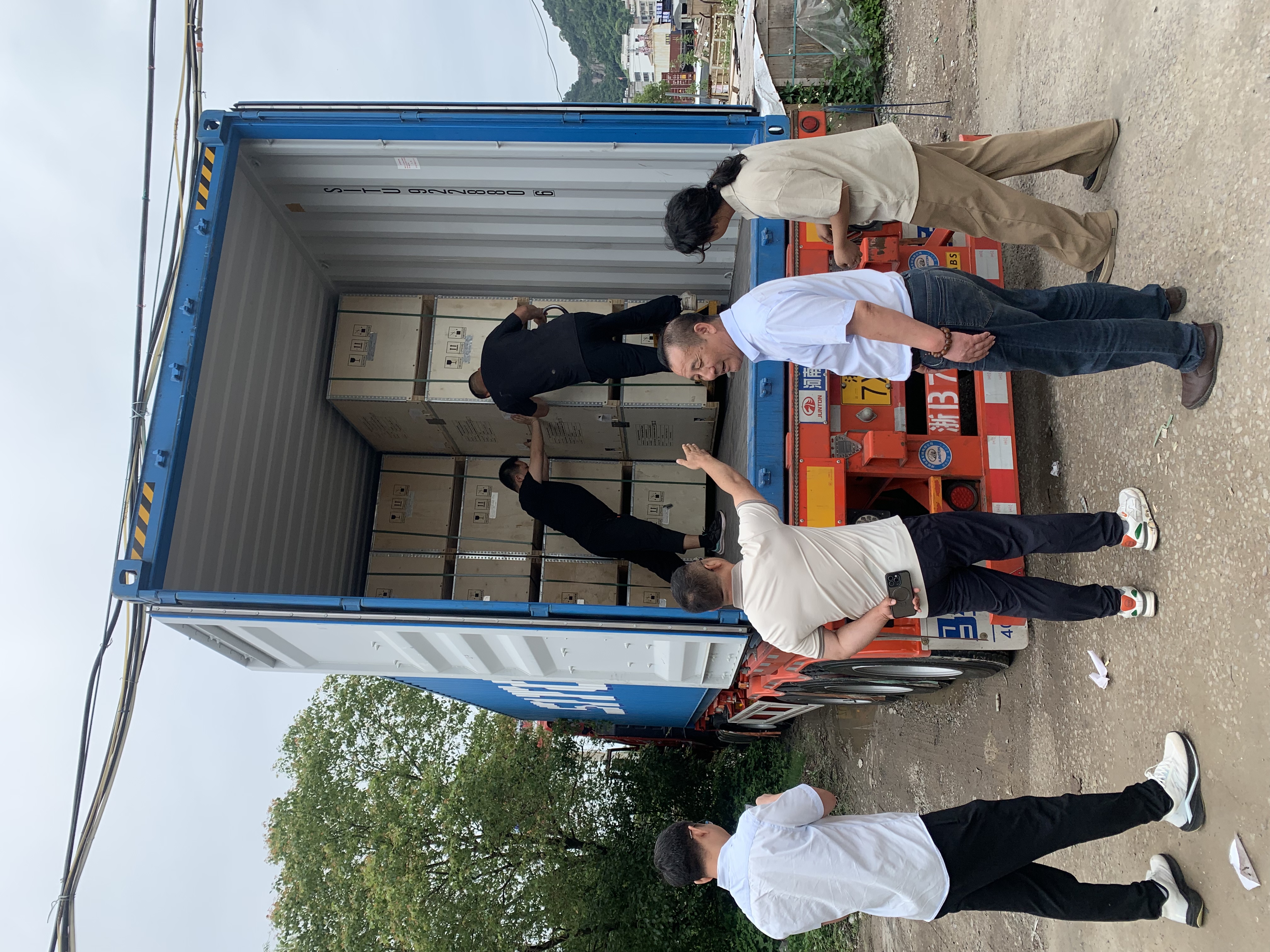 Container loading photo 12