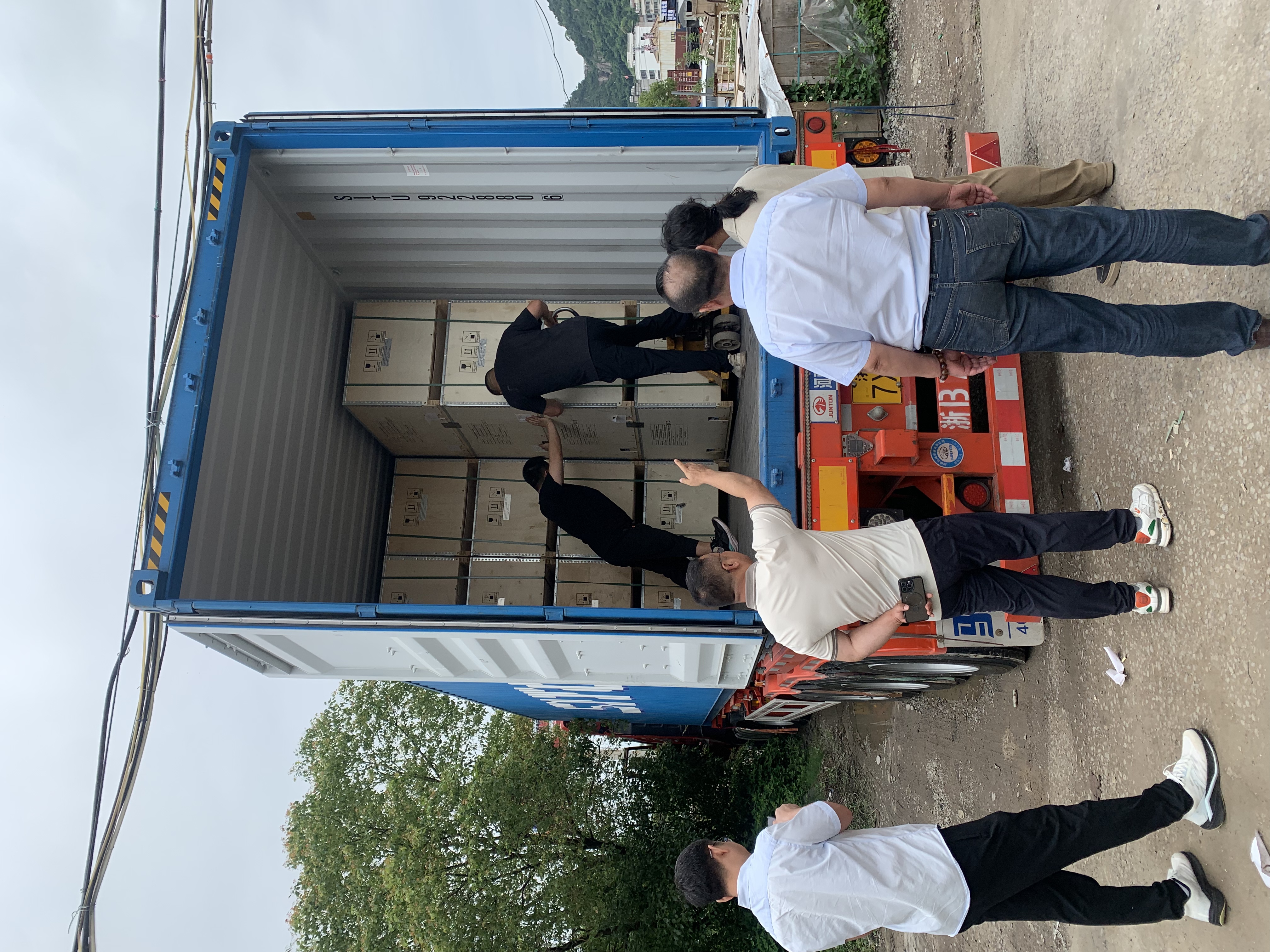 Container loading photo 13