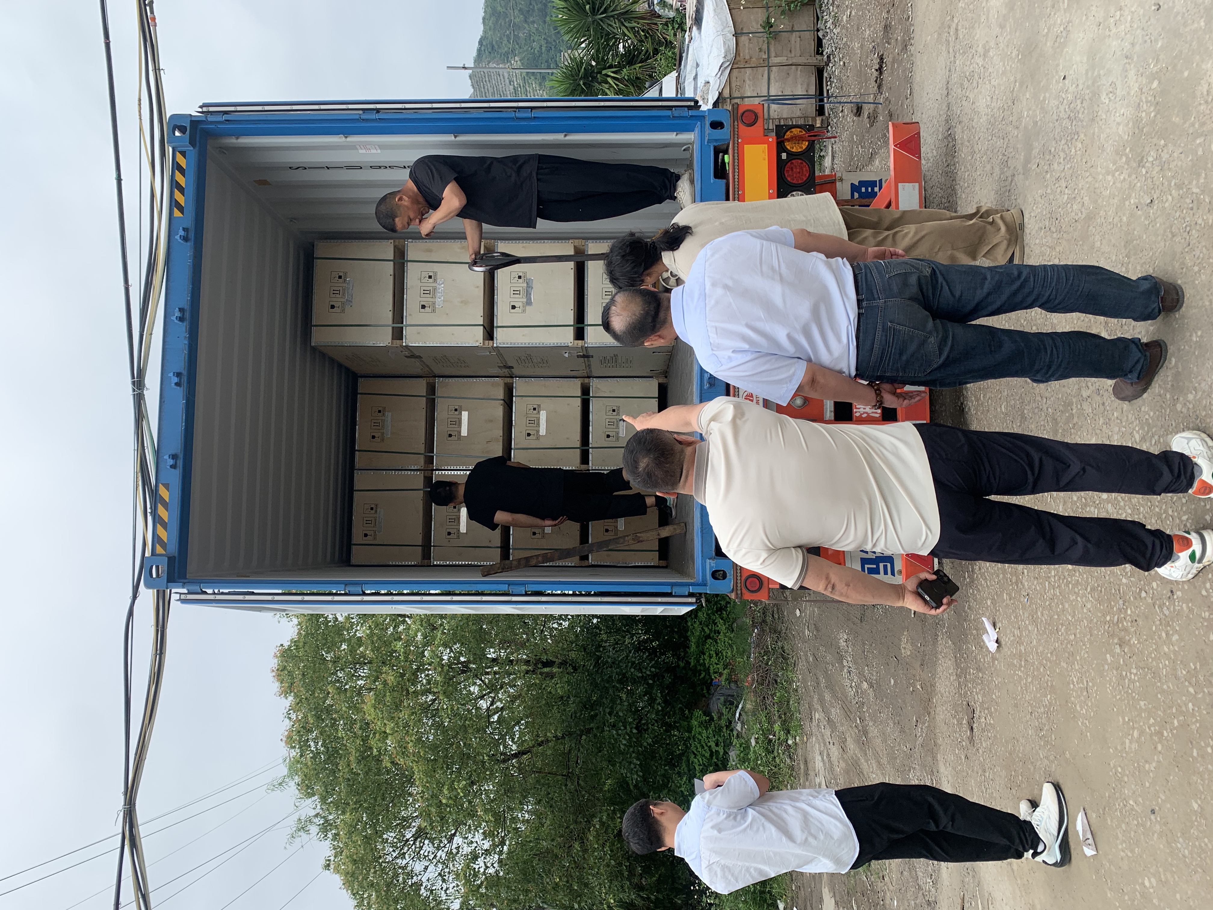 Container loading photo 16