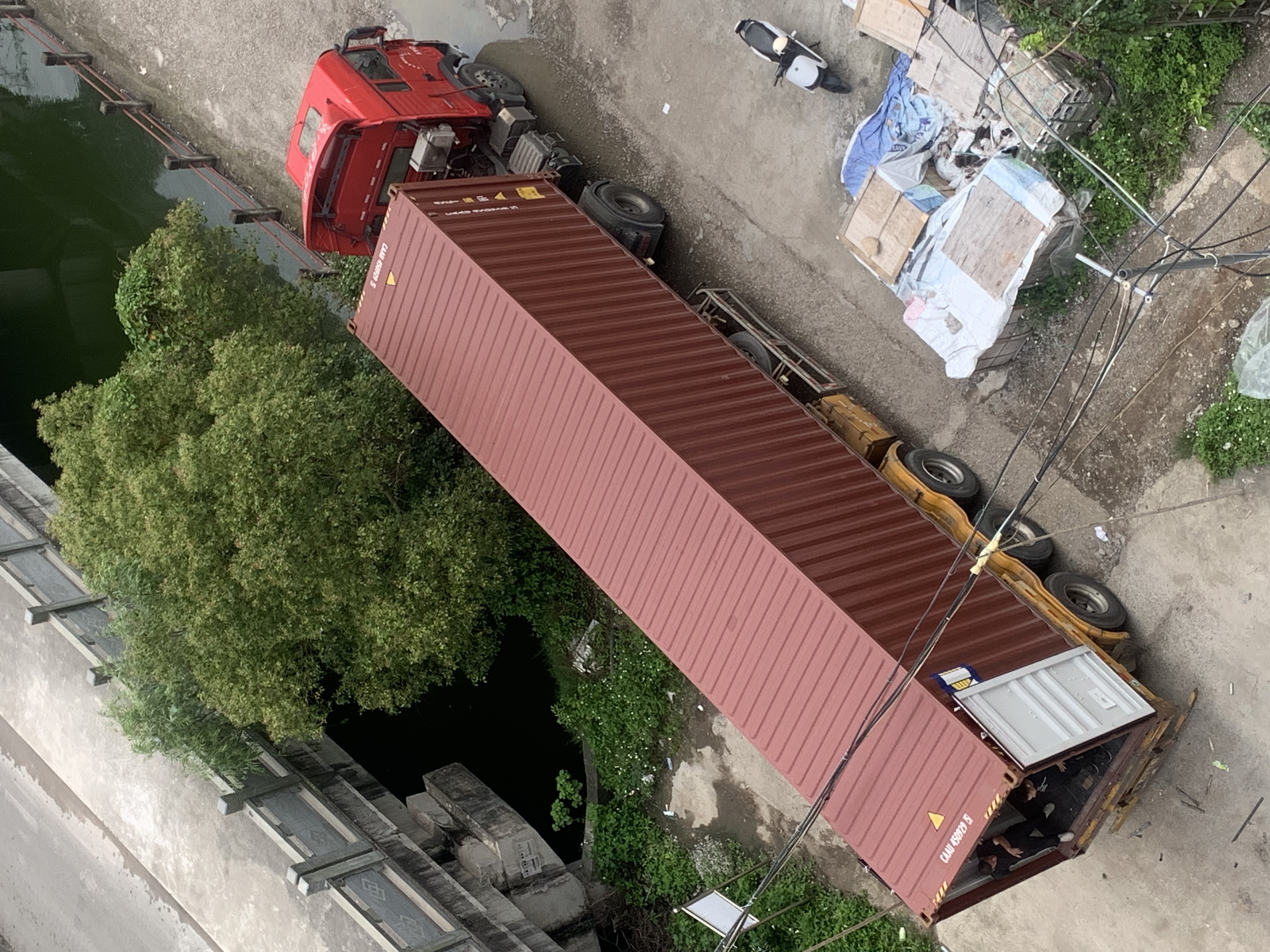 Container loading photo 17